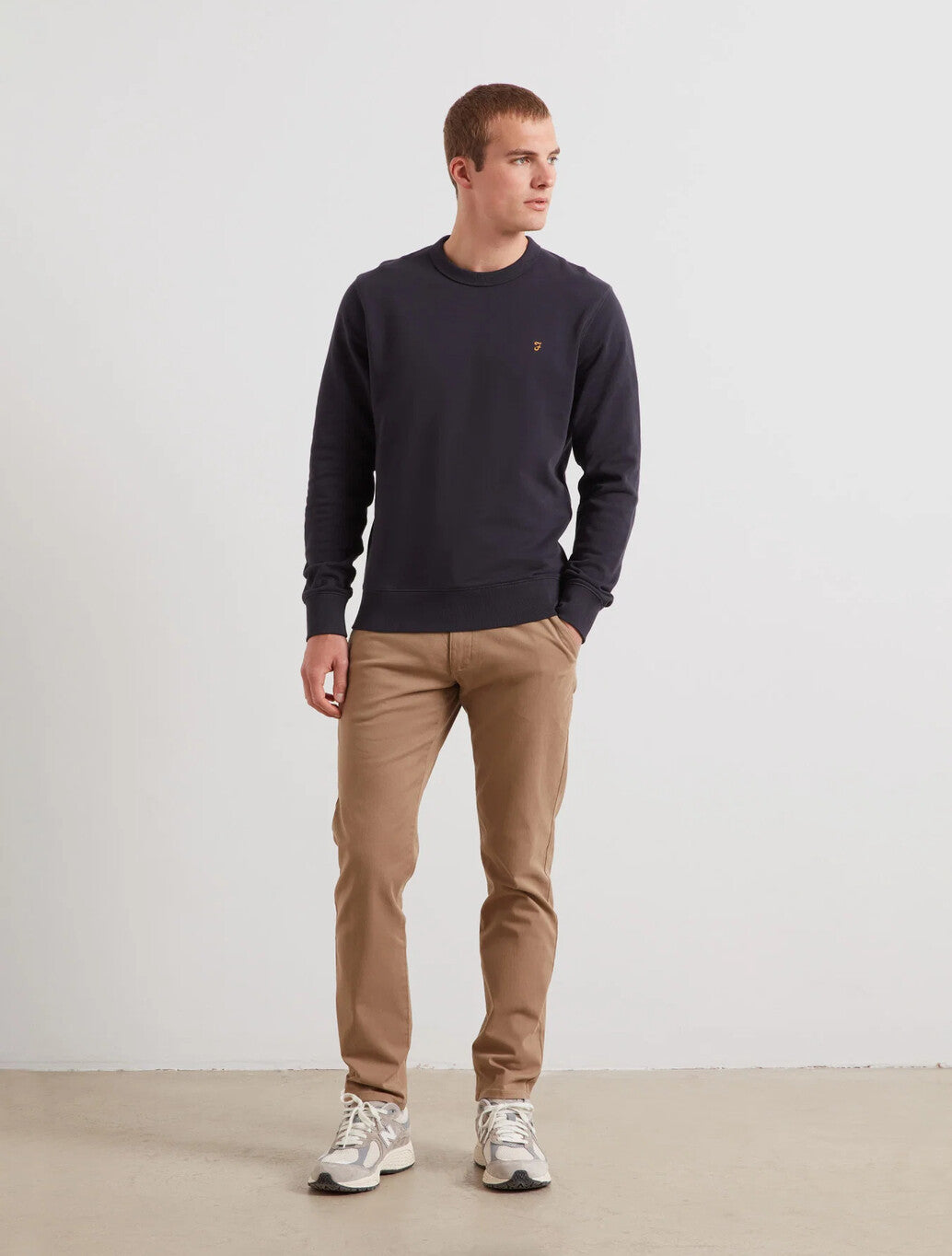 Farah Hemming Crew Neck Sweatshirt in Navy