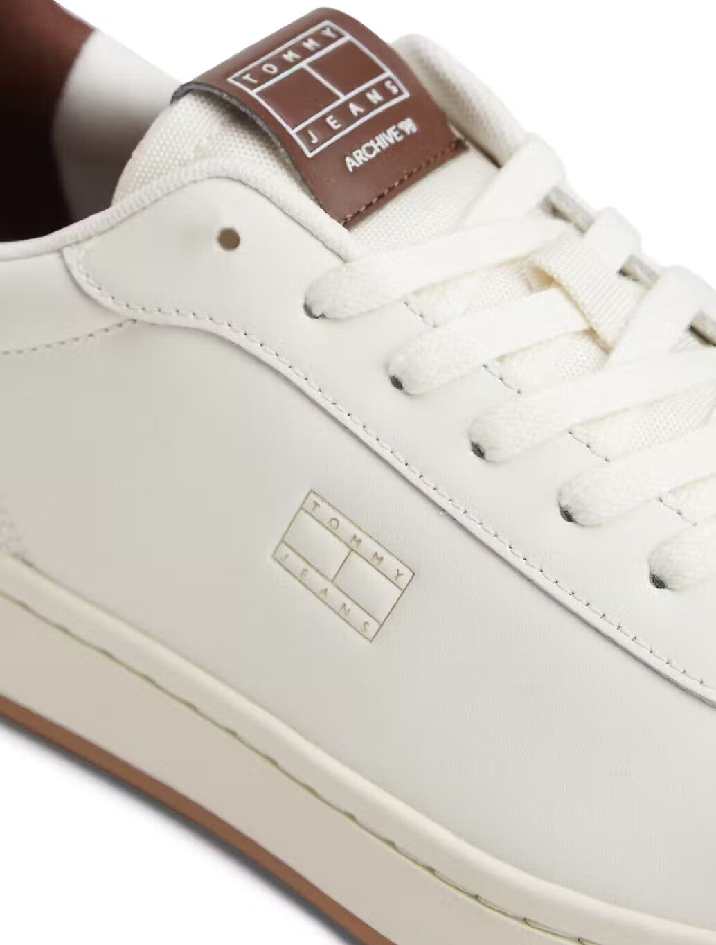 Tommy Jeans Archive '98 Leather Trainers in Off White