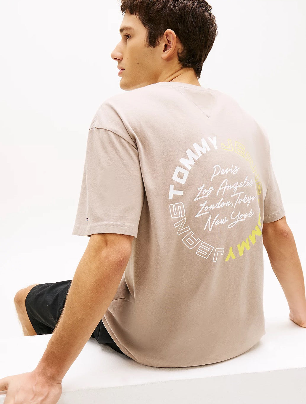 Tommy Jeans - Circular Back Logo Relaxed T-Shirt - Light Brown