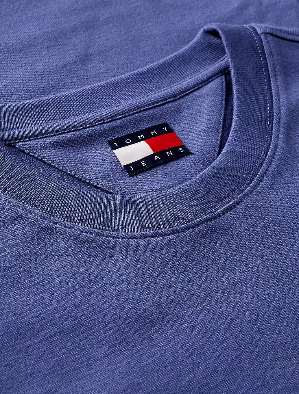 Tommy Jeans Relaxed Flag Logo T-Shirt in Dark Blue