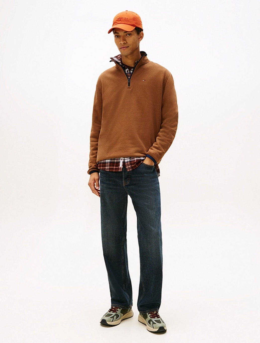 Tommy Jeans - Tommy Flag Half-Zip Jumper - Brown