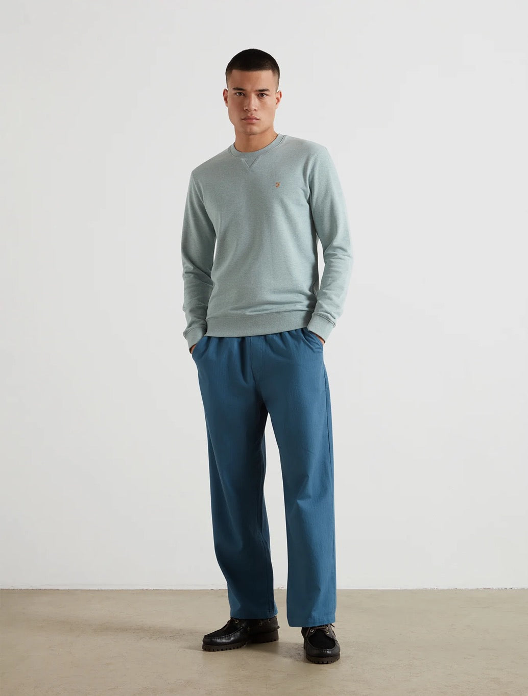 Farah Tim Organic Cotton Crew Neck Sweatshirt in Light Green
