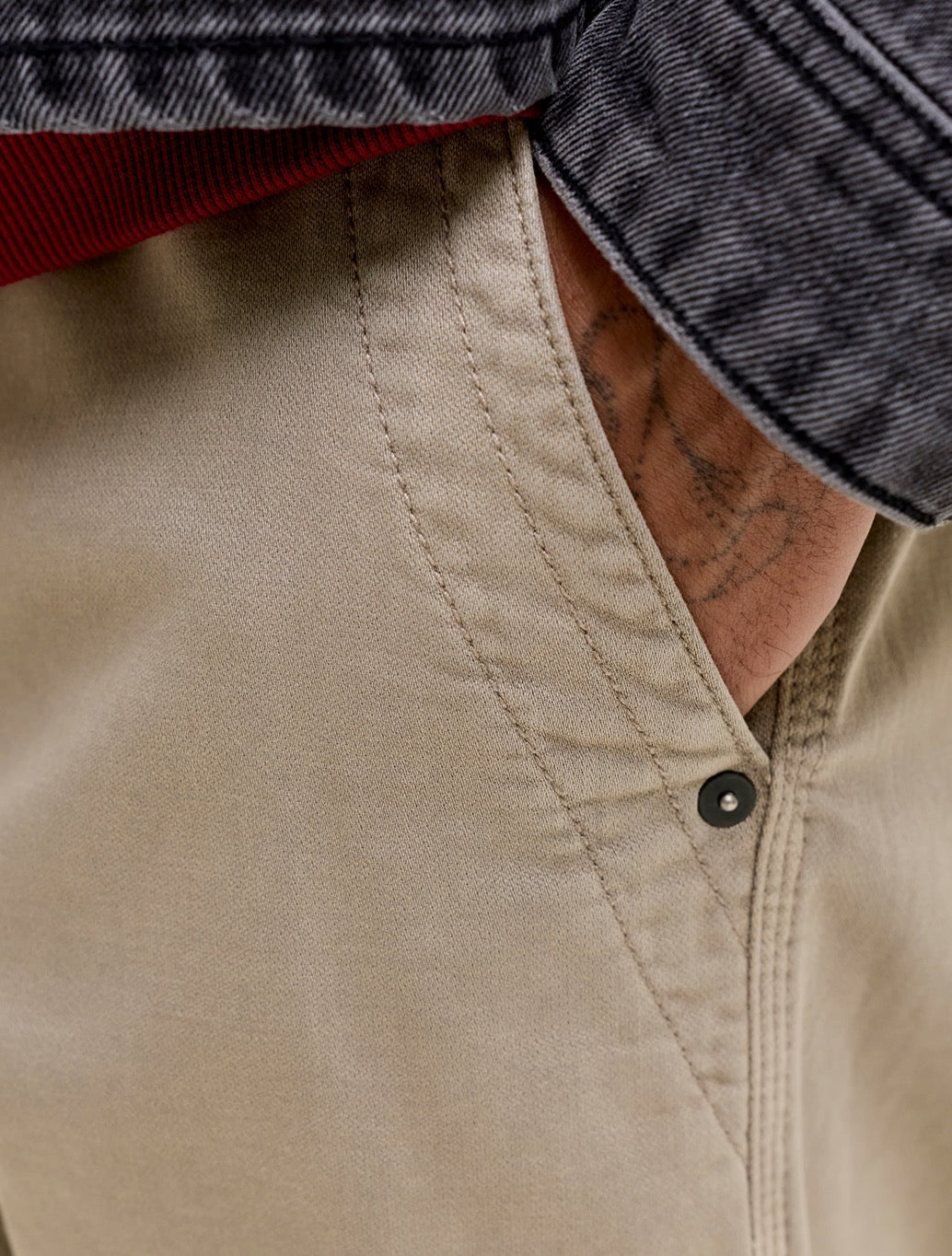 Jack & Jones Relaxed Fit Drawstring Trousers in Beige