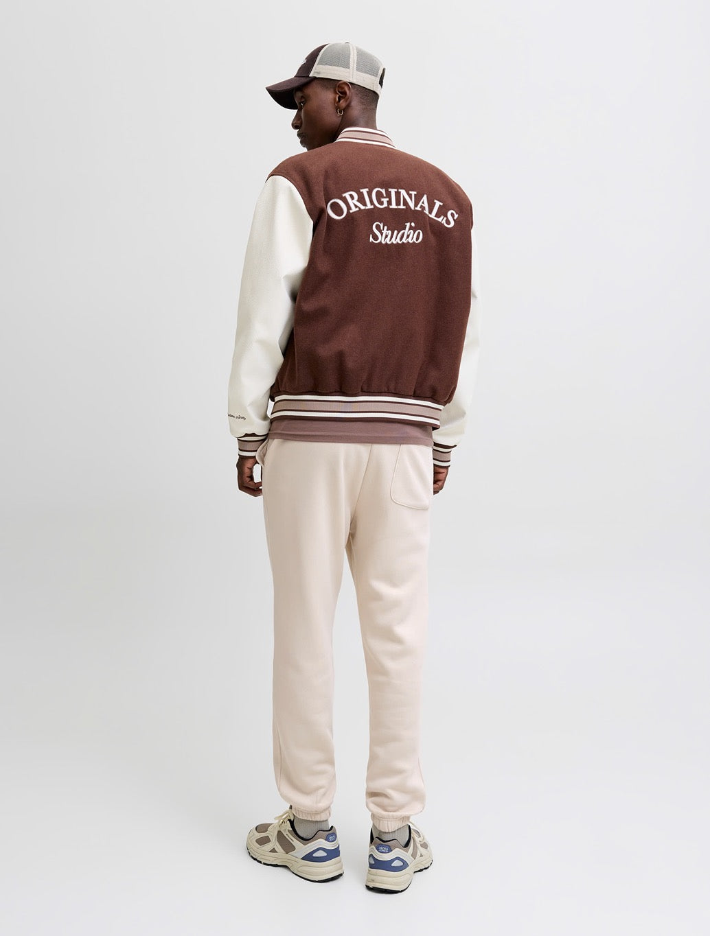 Jack & Jones Relaxed Fit Joggers in Beige