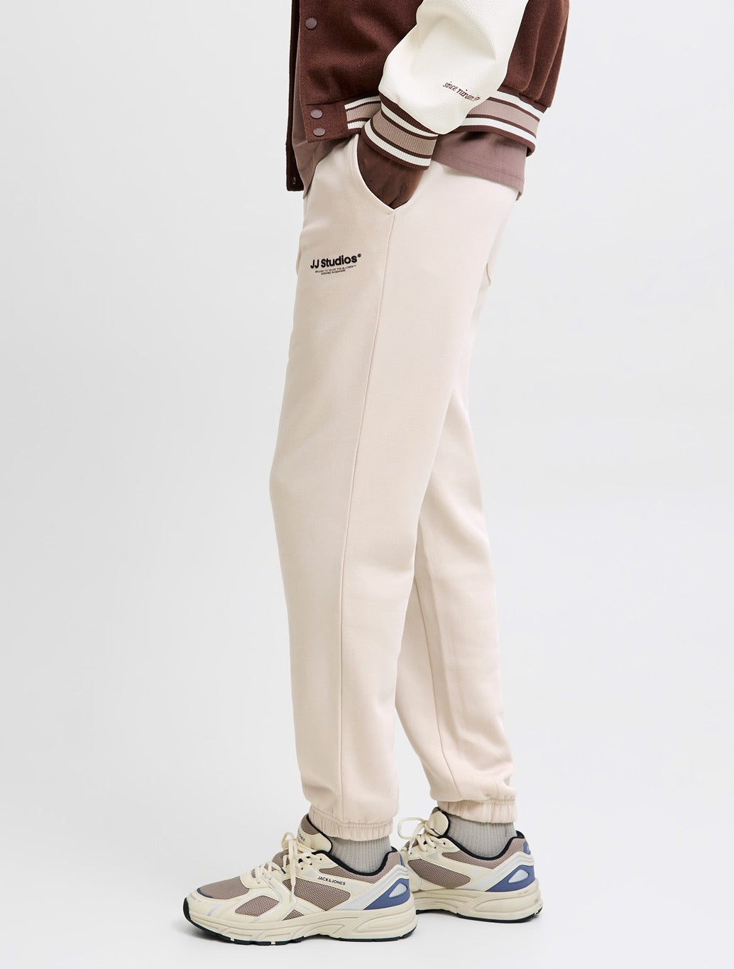 Jack & Jones Relaxed Fit Joggers in Beige
