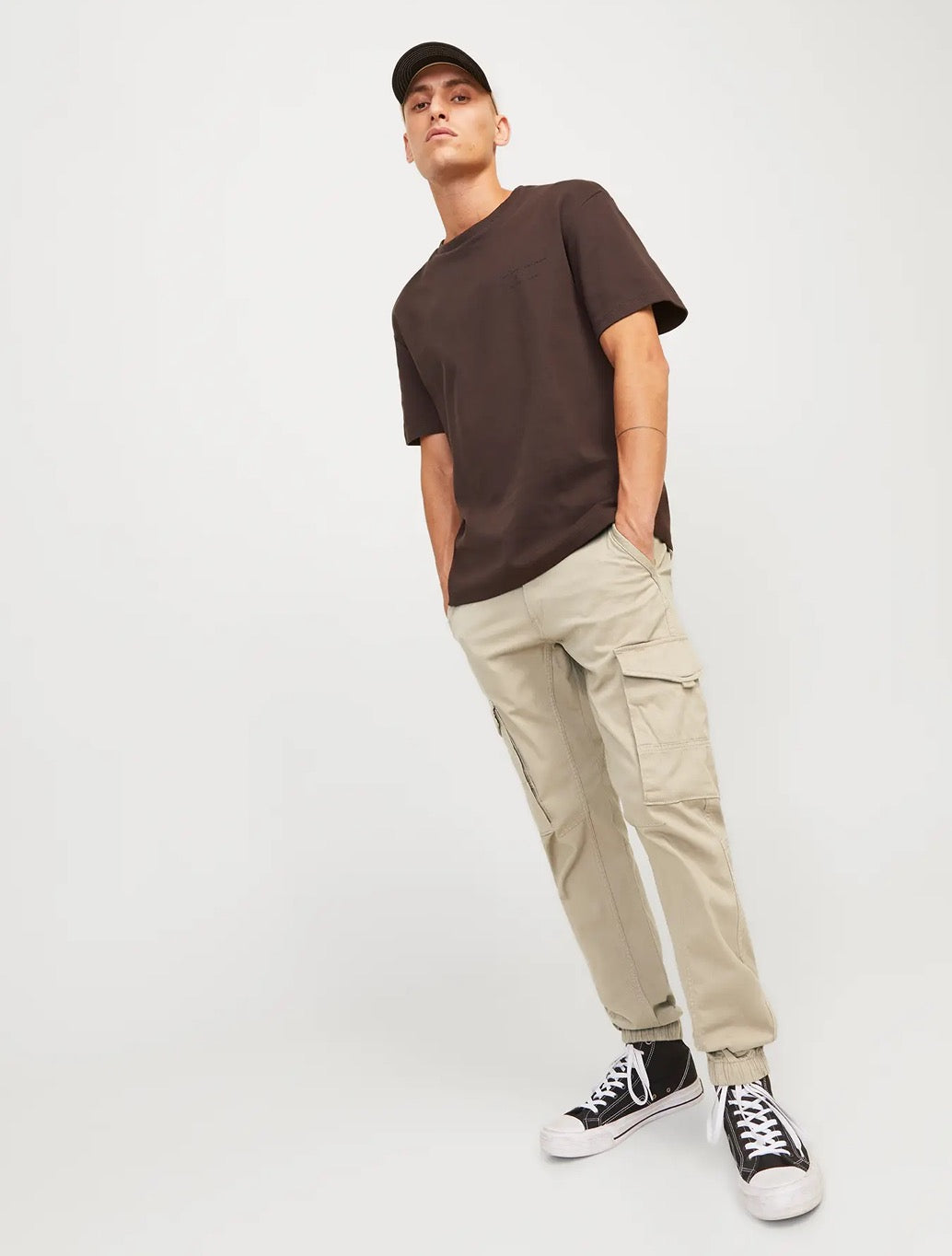 Jack & Jones - Slim Fit Cargo Trousers in Beige