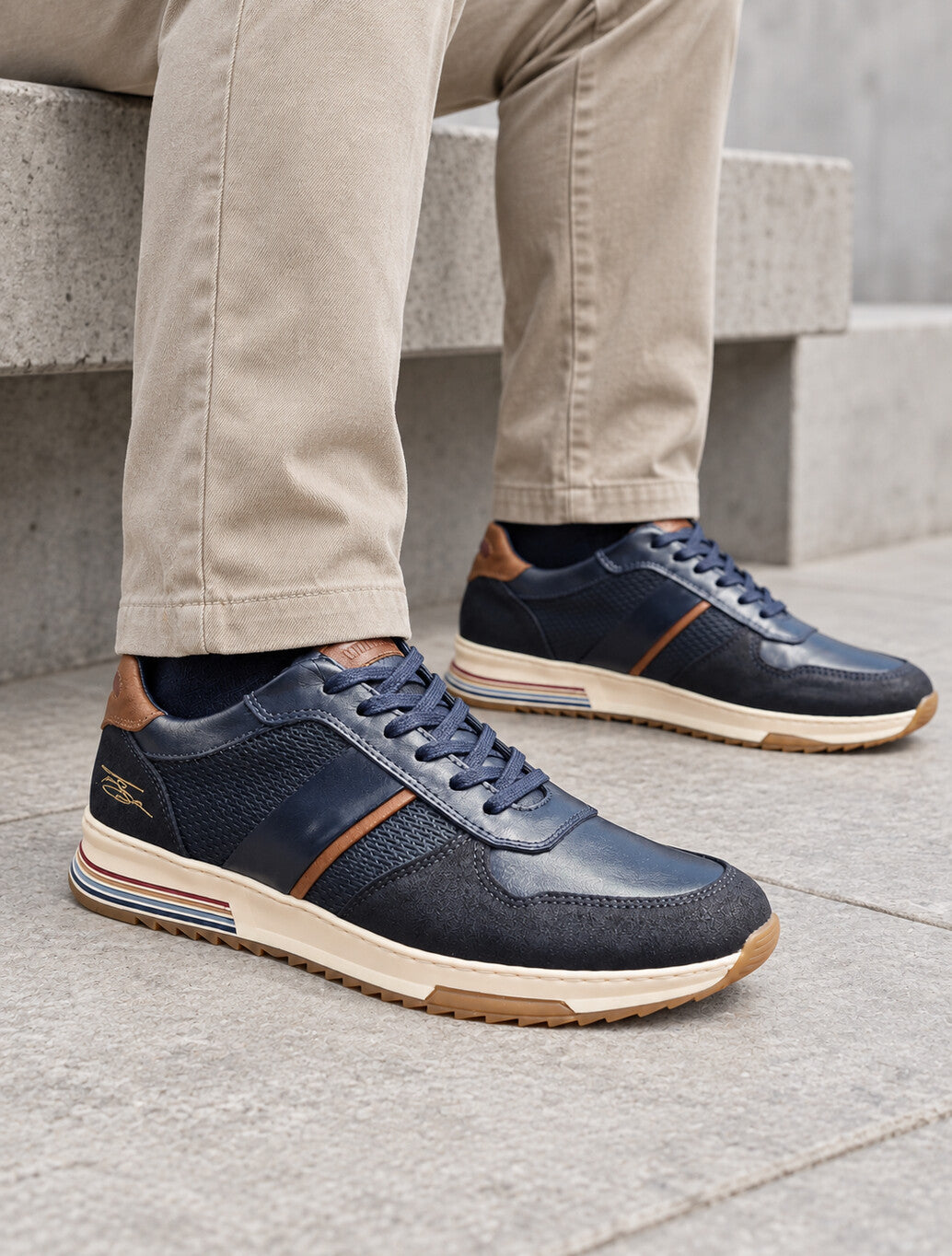 Lloyd & Pryce Deaves Leather Trainer in Storm