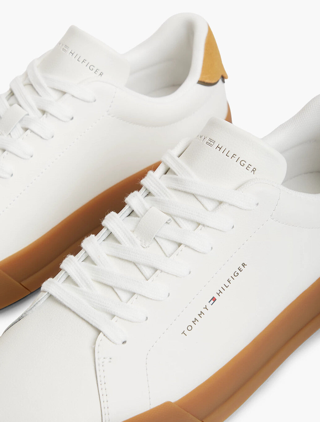 Tommy Hilfiger Leather Logo Court Trainers in Ecru