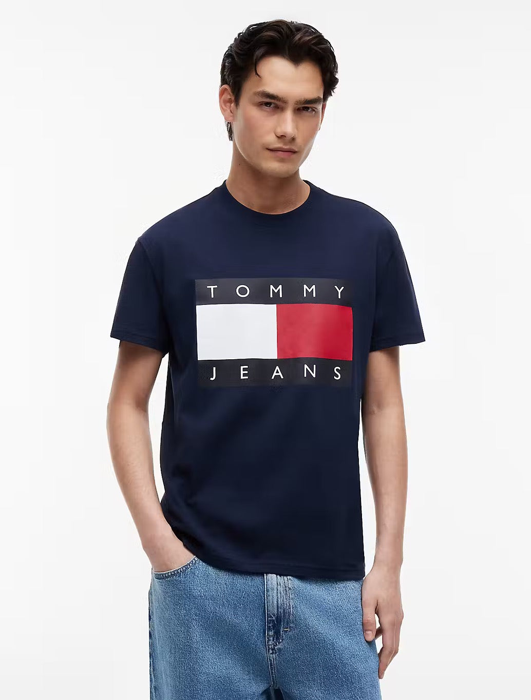 Tommy Jeans Flag Badge T-Shirt in Navy