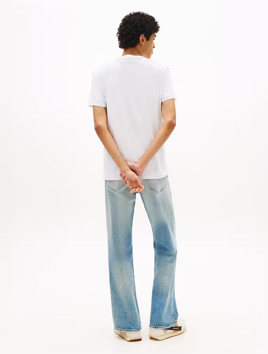 Tommy Jeans Embroidered Flag T-Shirt in Light Grey