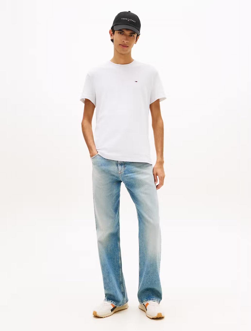 Tommy Jeans Embroidered Flag T-Shirt in Light Grey