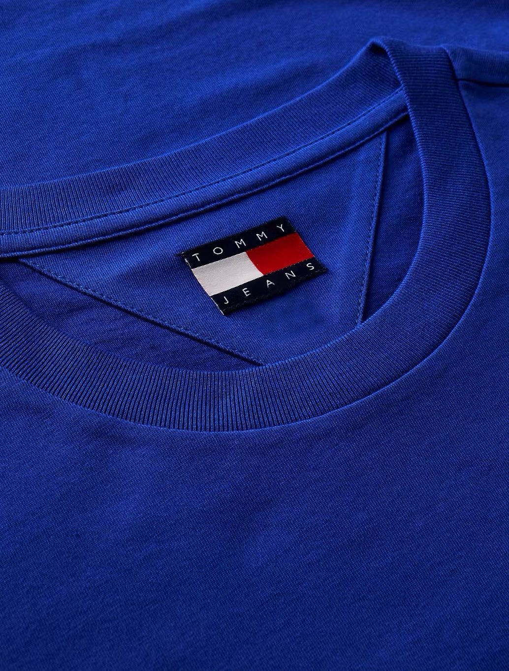 Tommy Jeans Signature Chest T-Shirt in Dark Blue