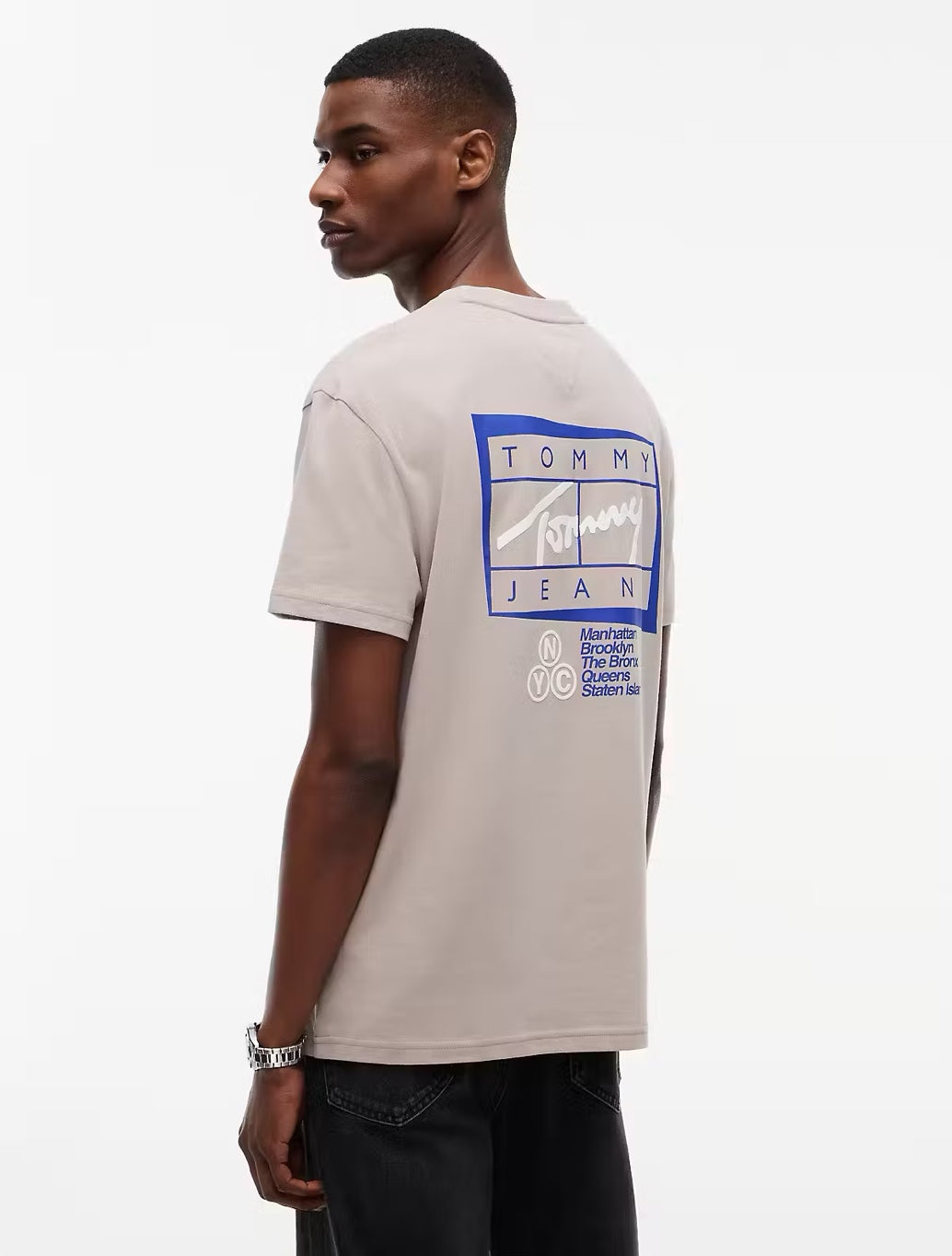Tommy Jeans Signature Play T-Shirt in Light Brown