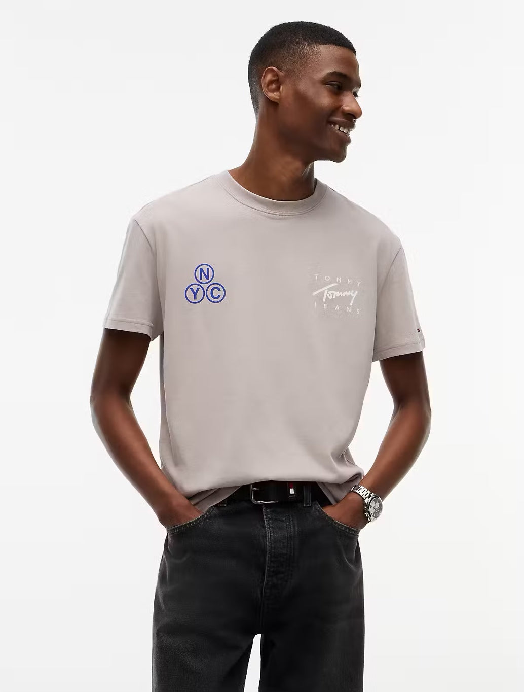 Tommy Jeans Signature Play T-Shirt in Light Brown