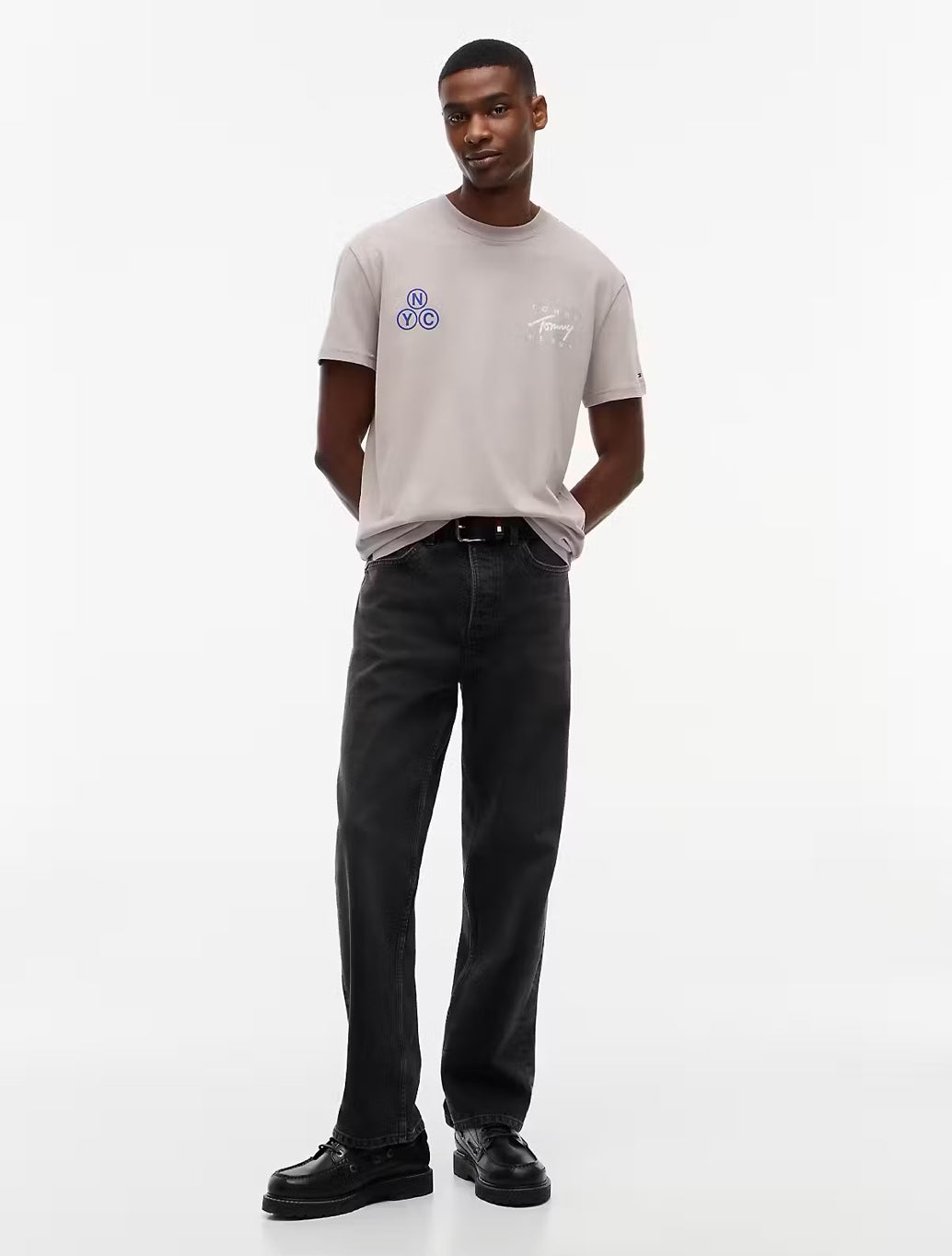 Tommy Jeans Signature Play T-Shirt in Light Brown