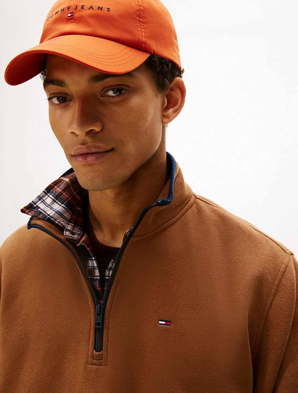 Tommy Jeans - Tommy Flag Half-Zip Jumper - Brown