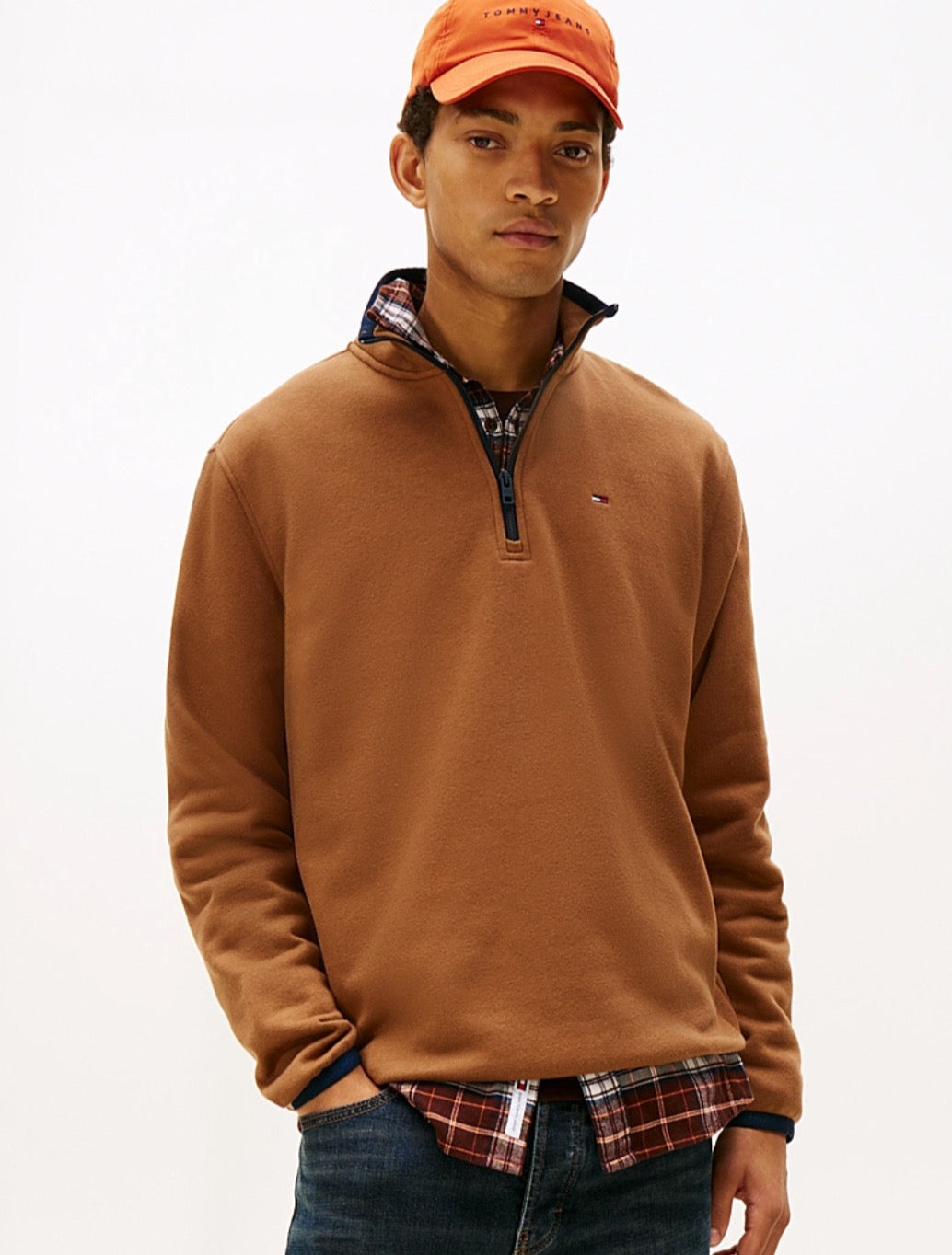 Tommy Jeans - Tommy Flag Half-Zip Jumper - Brown
