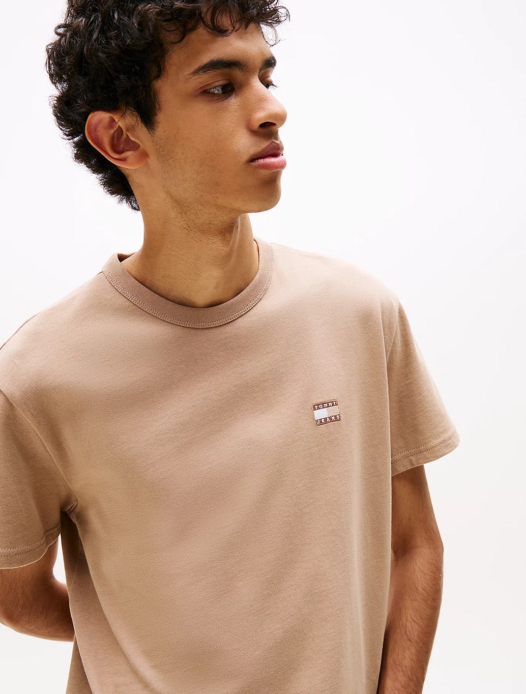 Tommy Jeans - Tonal Tommy Badge Crew Neck T-Shirt - Light Brown